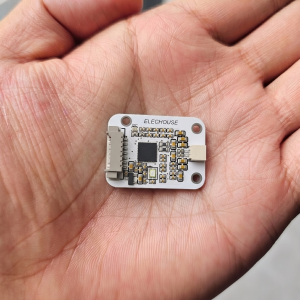Compact ST25R3916B Mini NFC Module in hand